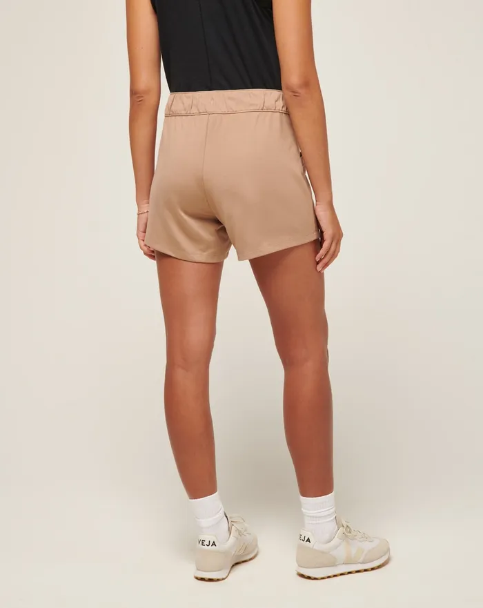 Women Shorts TravisMathew FRIDAY PONTE POCKET SHORT Natural