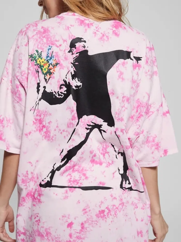 GUESS Oversized Throwing Flowers Lounge Tee Striking Fuchsia Pink Mul Women Tops