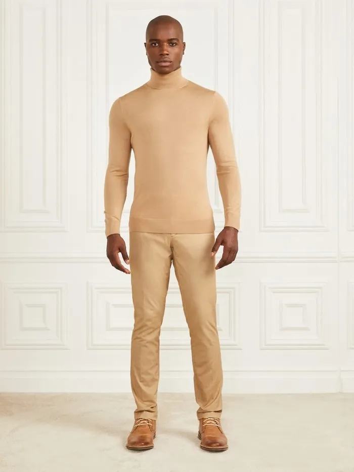 Hoodies and Sweaters GUESS Men Merino Wool Turtleneck Sweater Toasted Taupe Hoodies and Sweaters GUESS Men Merino Wool Turtleneck Sweater Toasted Taupe