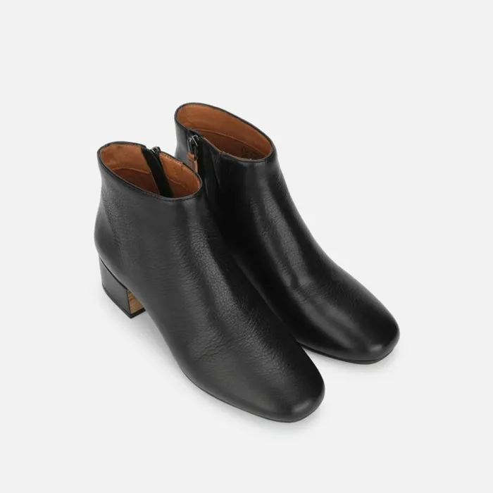 Kenneth Cole Ella Leather Block Heel Bootie Black Women Boots Booties