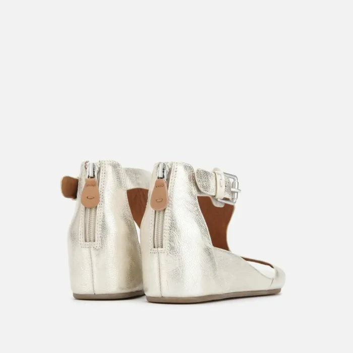 Kenneth Cole Gisele Metallic Leather TStrap Wedge Sandal Ice Women Gentle Souls