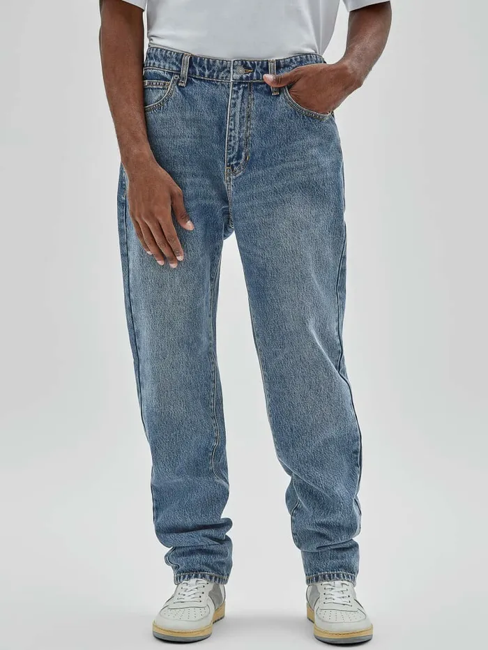 Men Jeans and Denim GUESS GUESS Originals Denim Kit Straight Jeans Go James Medium Wash Men Jeans and Denim GUESS GUESS Originals Denim Kit Straight Jeans Go James Medium Wash