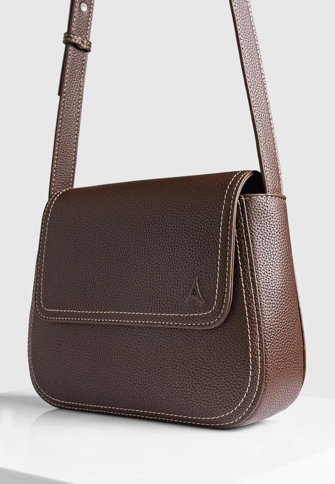Men Manire De Voir Marseille Crossbody Bag Brown
