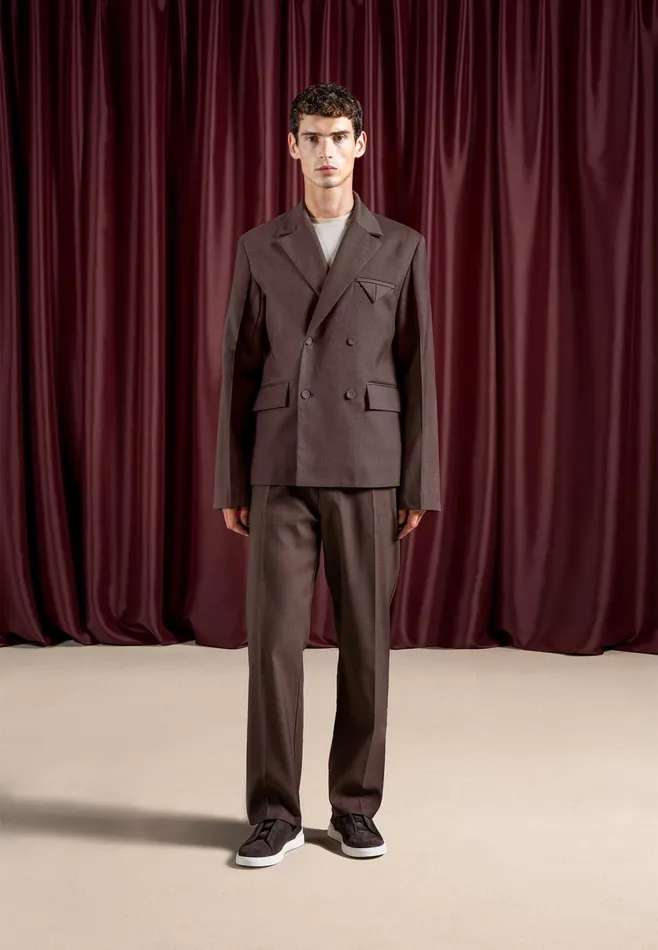 Men Manire De Voir Regular Fit Twill Pleated Tailored Trousers Brown