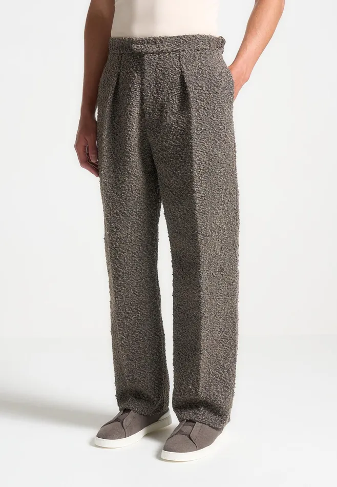 Men Manire De Voir Relaxed Fit Boucle Pleated Tailored Trousers Brown