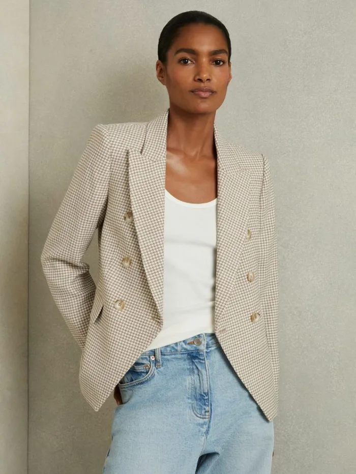 REISS Suits and Tailoring Women WoolBlend DoubleBreasted Dogtooth Blazer Beige Check REISS Suits and Tailoring Women WoolBlend DoubleBreasted Dogtooth Blazer Beige Check