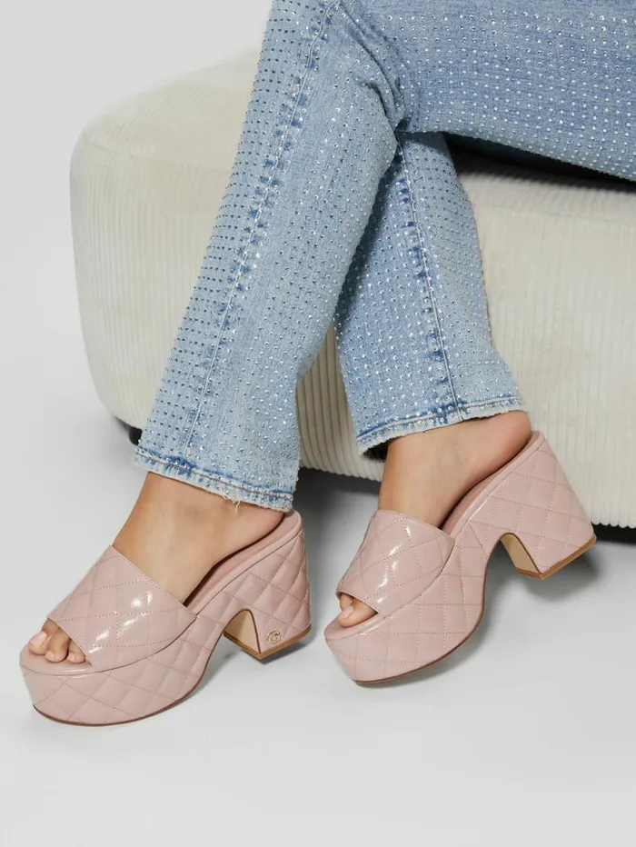 Sandals Women GUESS Yanni Quilted Platform Mules Light Natural 110