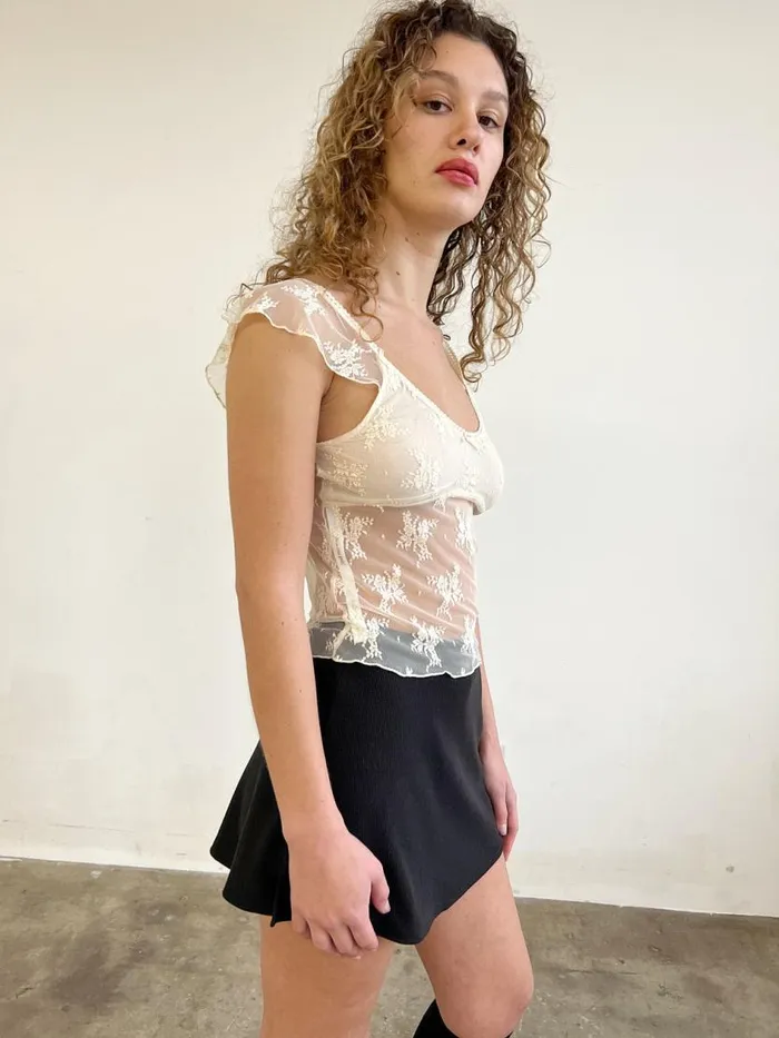 Women Floral Lace Flutter Sleeve Top Cream Lisa Says Gah Sleeveless Tops