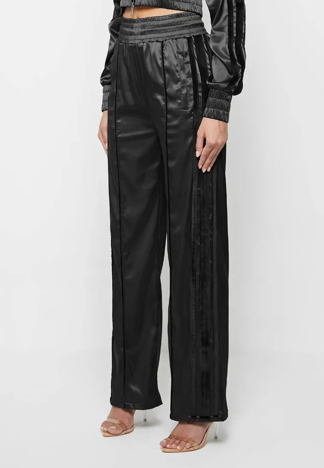 Women Manire De Voir Satin And Velvet Trousers Black