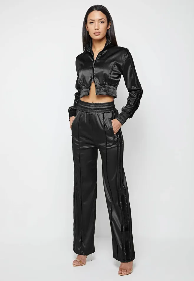 Women Manire De Voir Satin And Velvet Trousers Black