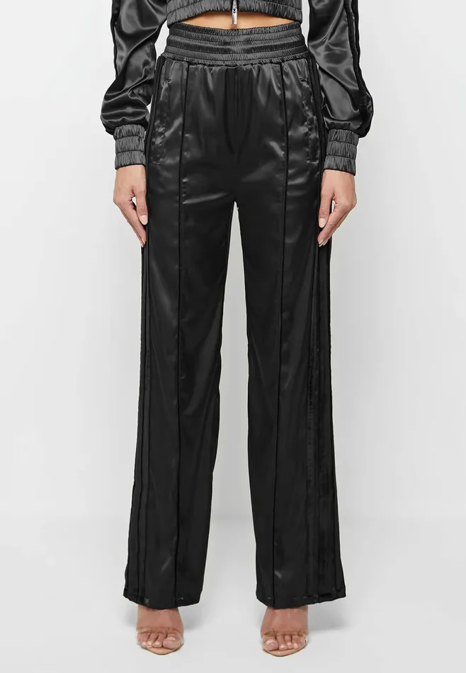 Women Manire De Voir Satin And Velvet Trousers Black