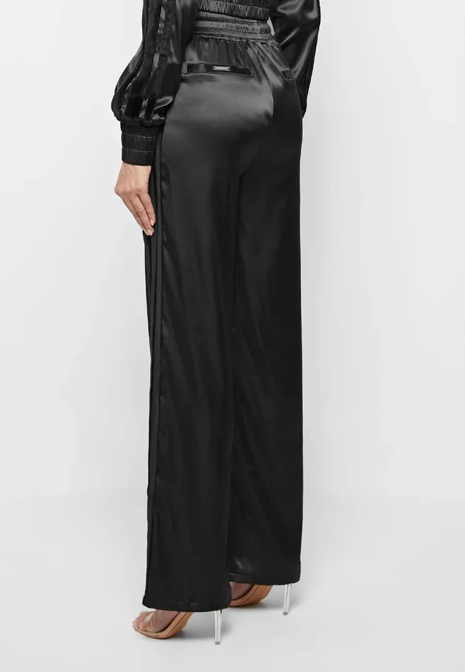Women Manire De Voir Satin And Velvet Trousers Black